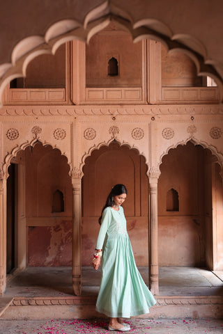 Mehr Centre Pleated Kali Kurta With Dupatta