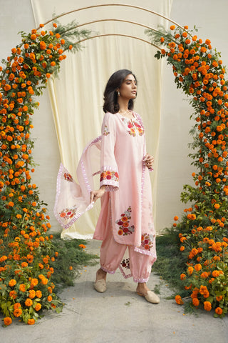 Chanderi silk kurta with single thread embroidery and salwar pants with print details